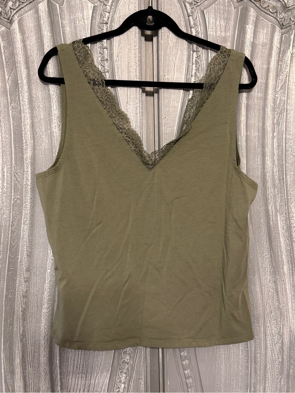 Old Navy Olive Lace-Trim V-Neck Tank - Picture 4 of 6